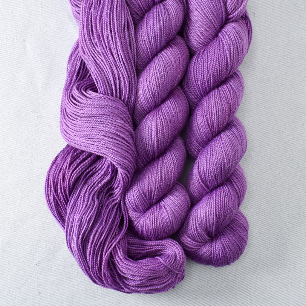 Allium - Miss Babs Yummy 2-Ply superwash Merino wool yarn