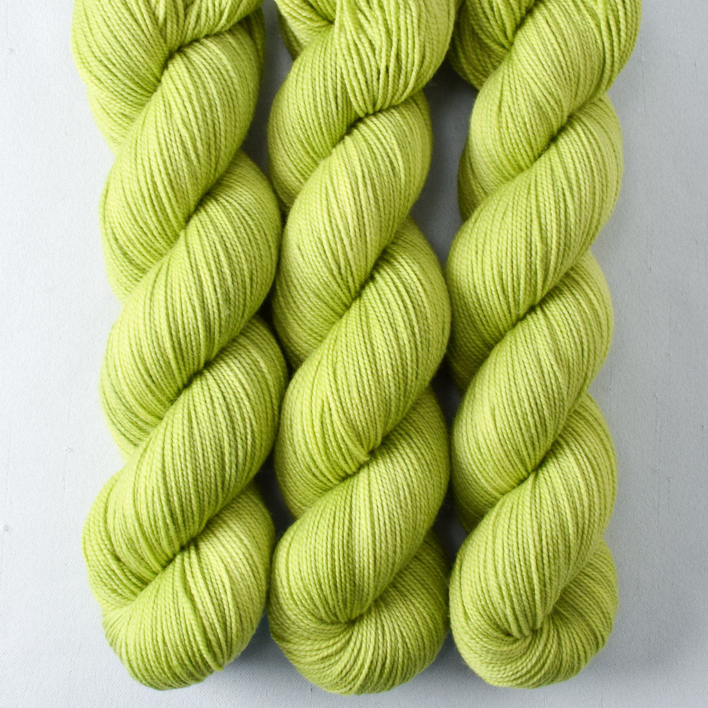Aphid - Miss Babs Yummy 2-Ply superwash Merino wool yarn