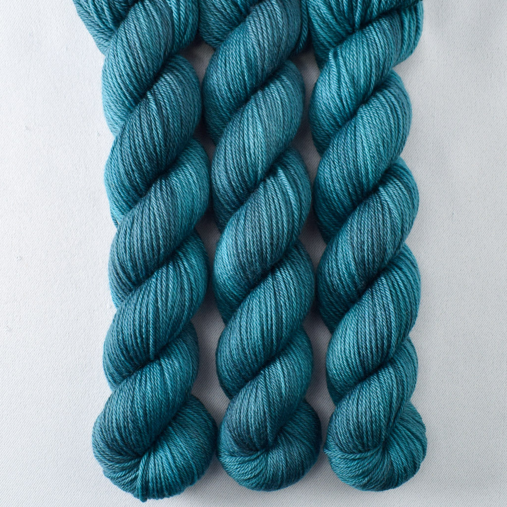 Bit Sassy - Miss Babs Yowza Mini yarn