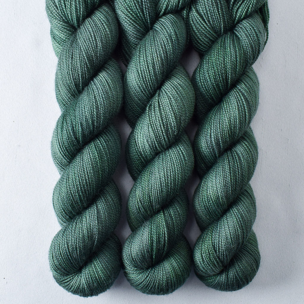 Brammo Bay - Miss Babs Yummy 2-Ply superwash Merino wool yarn