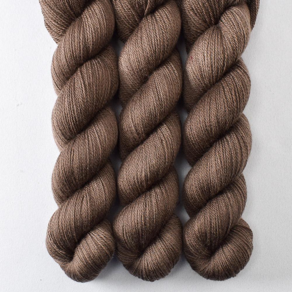 Bruin - Miss Babs Caroline yarn