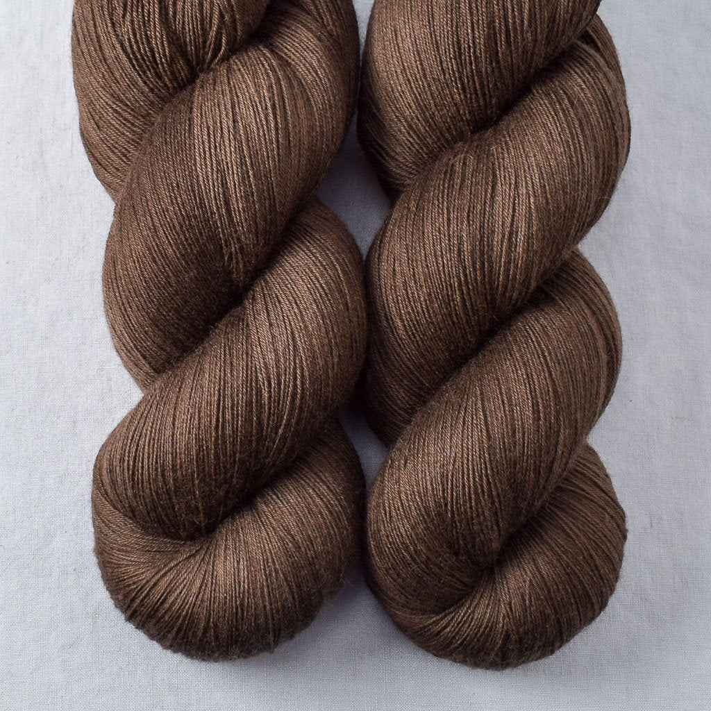 Bruin - Miss Babs Katahdin yarn