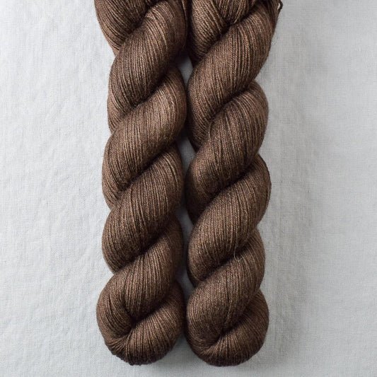 Bruin - Miss Babs Katahdin 600 yarn
