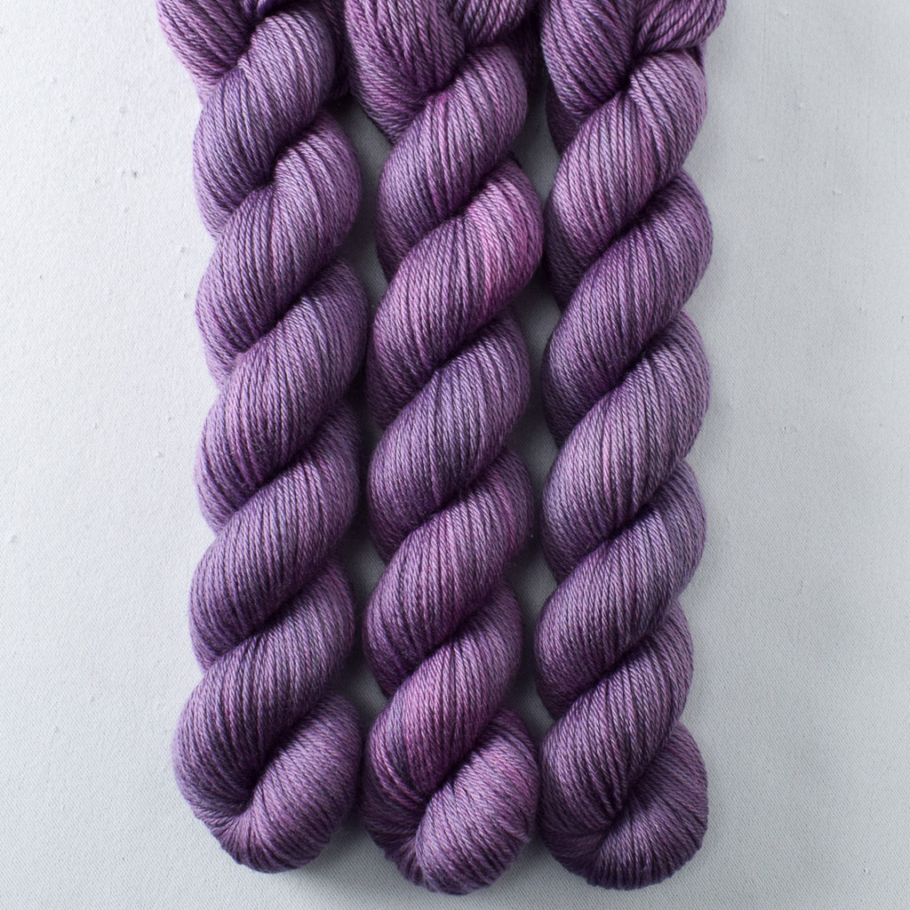 Dark Taurus - Miss Babs Yowza Mini yarn