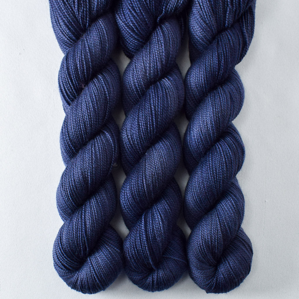 Dutch Iris 3 - Miss Babs Yummy 2-Ply yarn