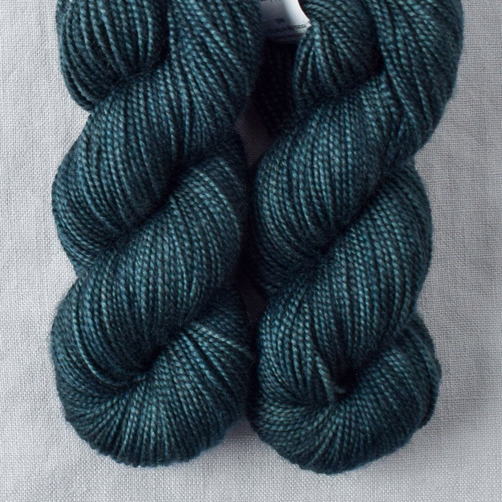 Dutch Iris 4 - Miss Babs Yummy 2-Ply Toes superwash Merino wool yarn