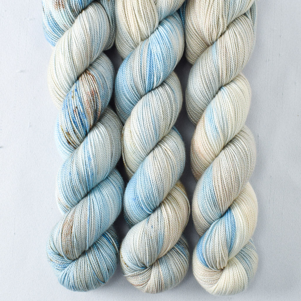 Eastern Bluebird - Miss Babs Avon yarn