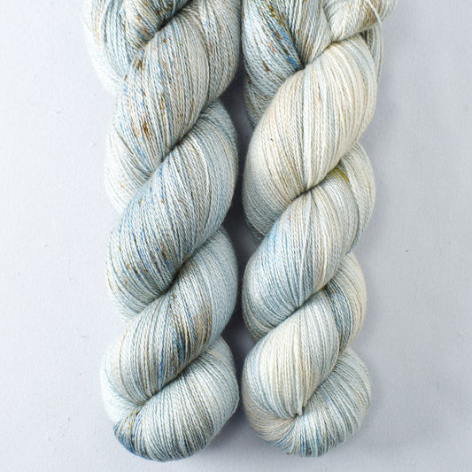 Eastern Bluebird - Miss Babs Yearning yarn