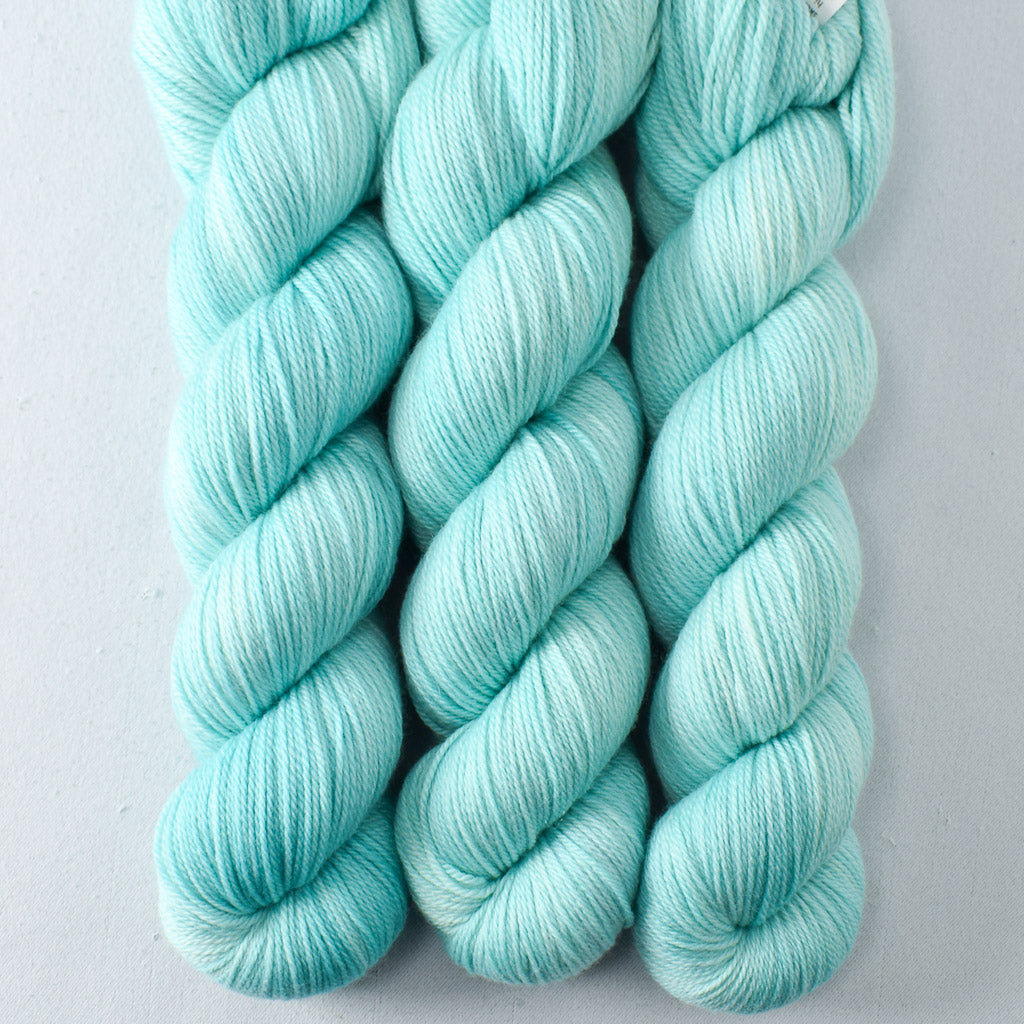 Easy Sway - Miss Babs Caroline yarn