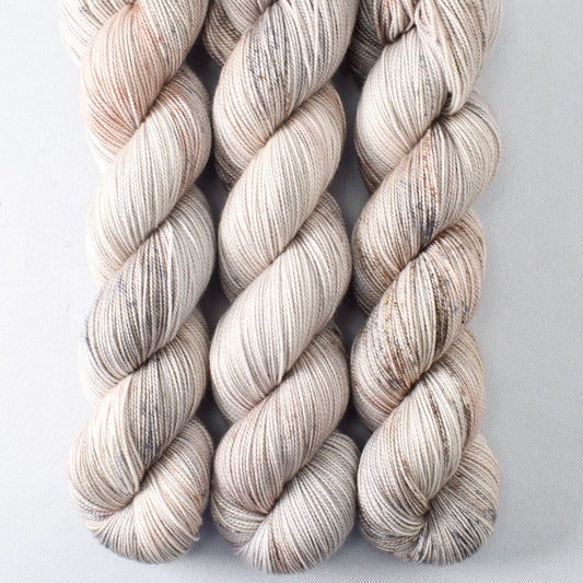 Floofy Tail - Miss Babs Avon yarn