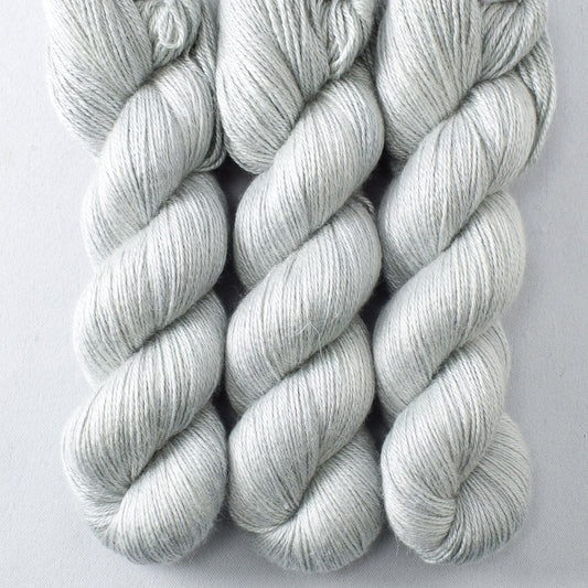 Fogbound - Miss Babs Holston yarn