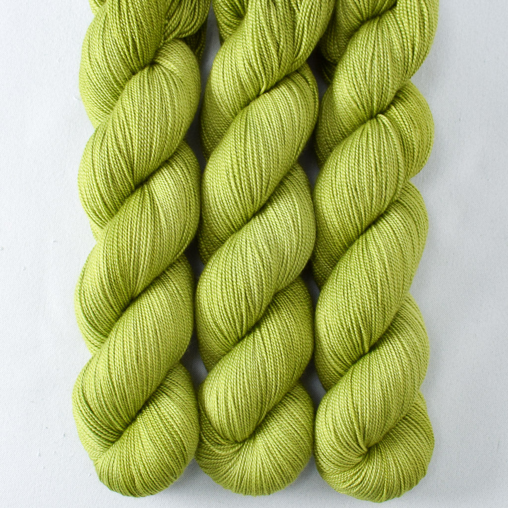 Hops - Miss Babs Avon yarn