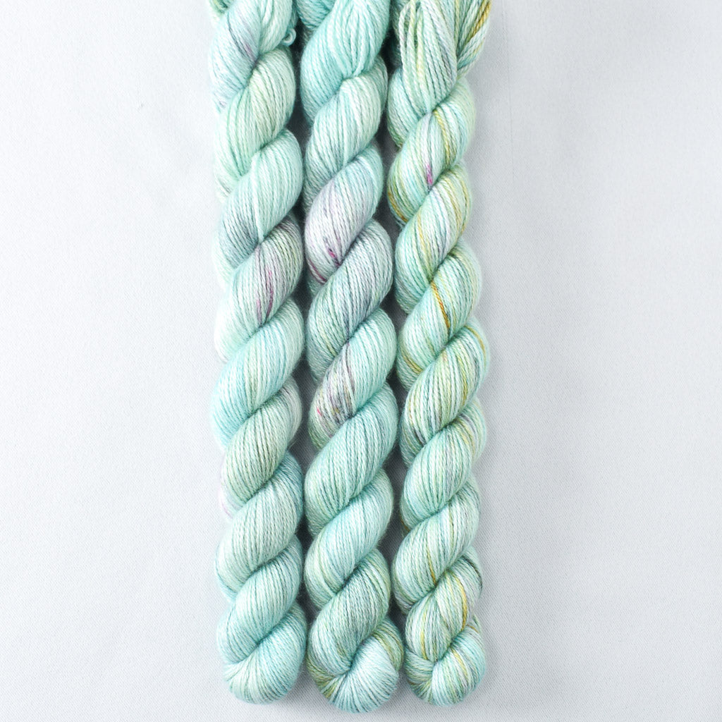 Kitesurfing - Miss Babs Sojourn cashmere and silk yarn