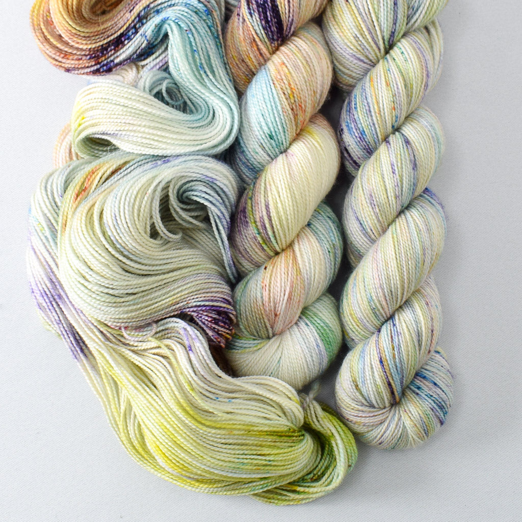 Reedy River - Miss Babs Yummy 2-Ply superwash Merino wool yarn