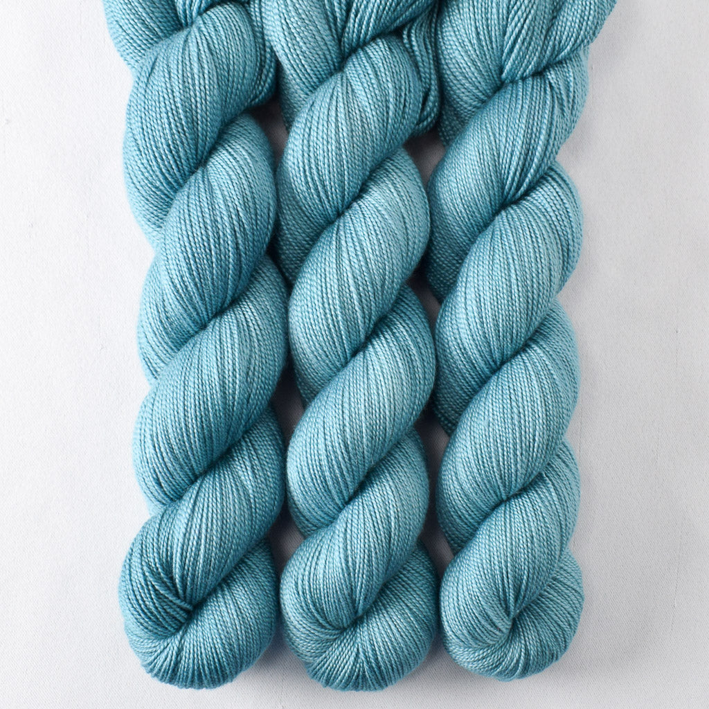 Sadalmelik - Miss Babs Avon yarn