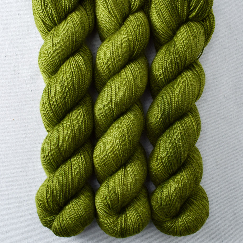 Teardrop - Miss Babs Avon yarn