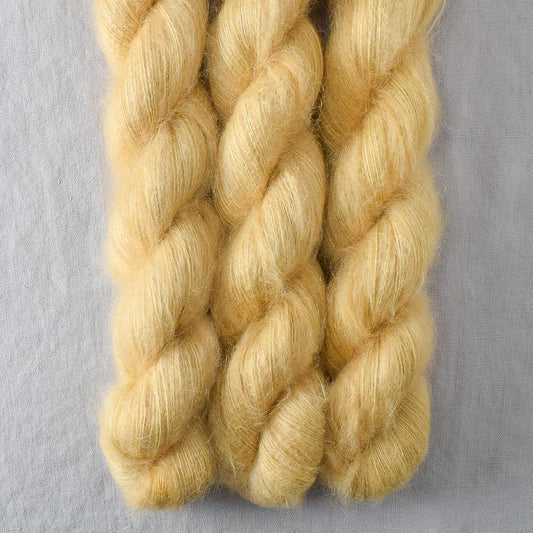 Wheaten - Miss Babs Moonglow yarn