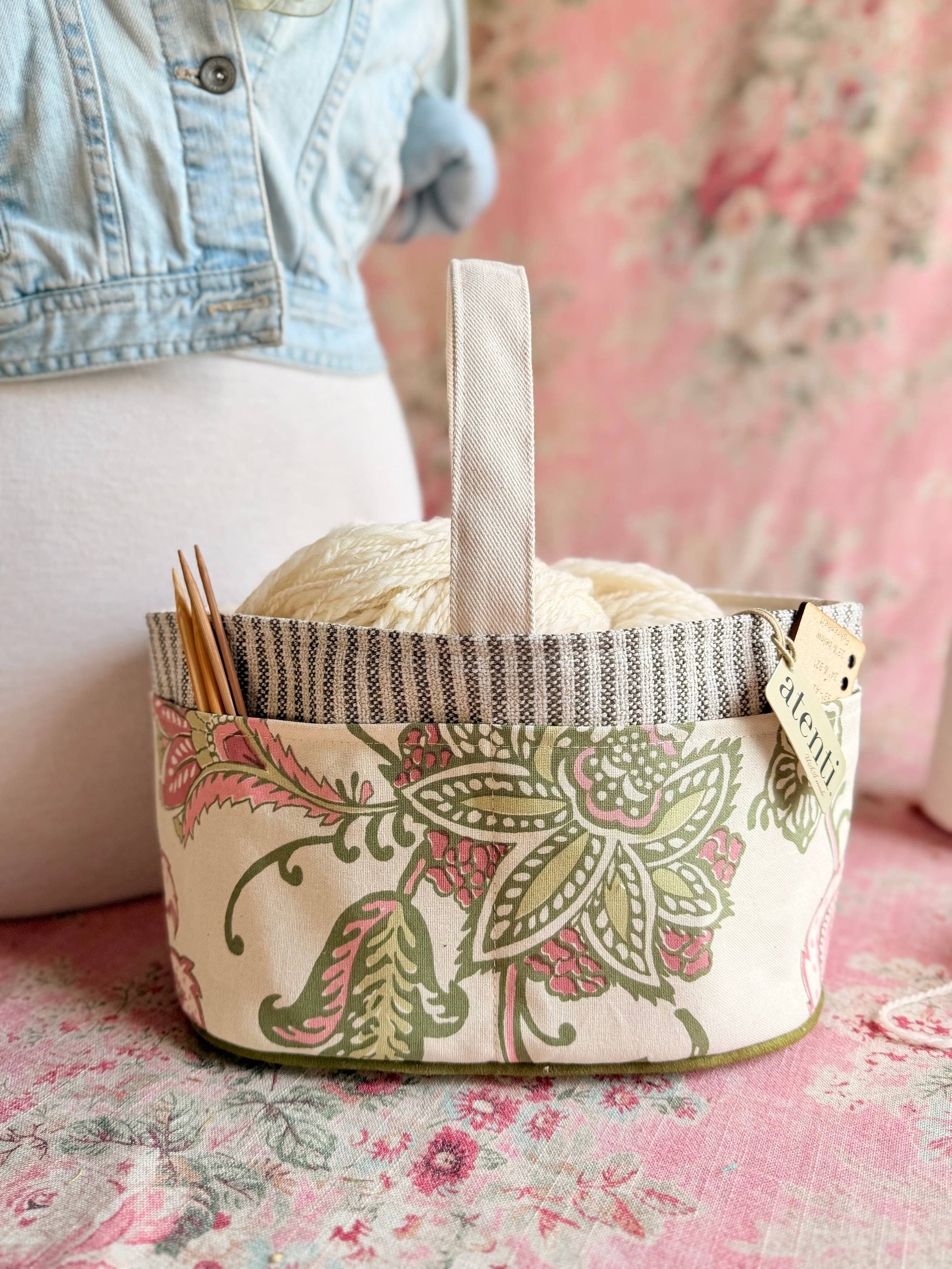 Atenti - Rosalie Caddy