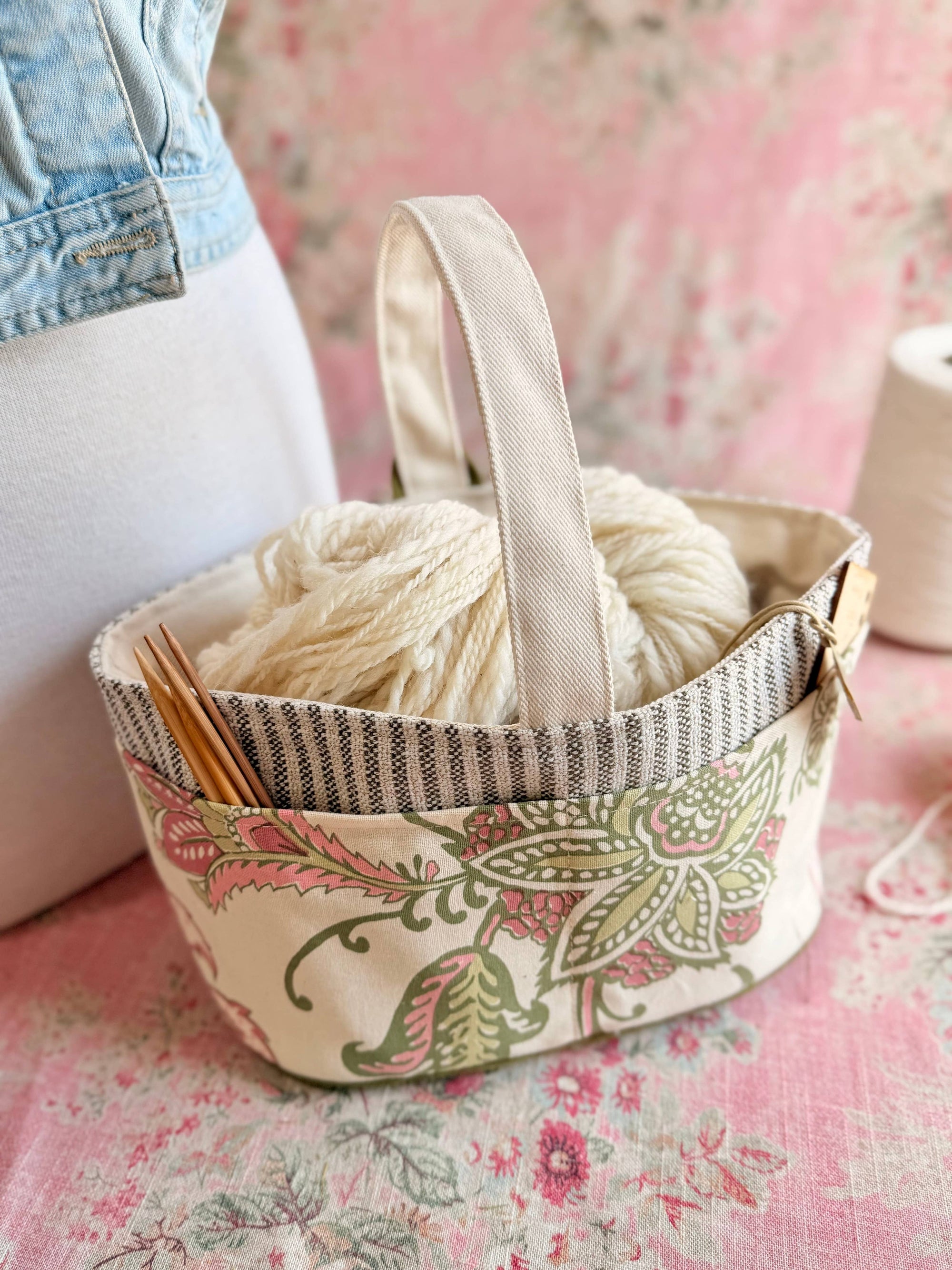 Atenti - Rosalie Caddy