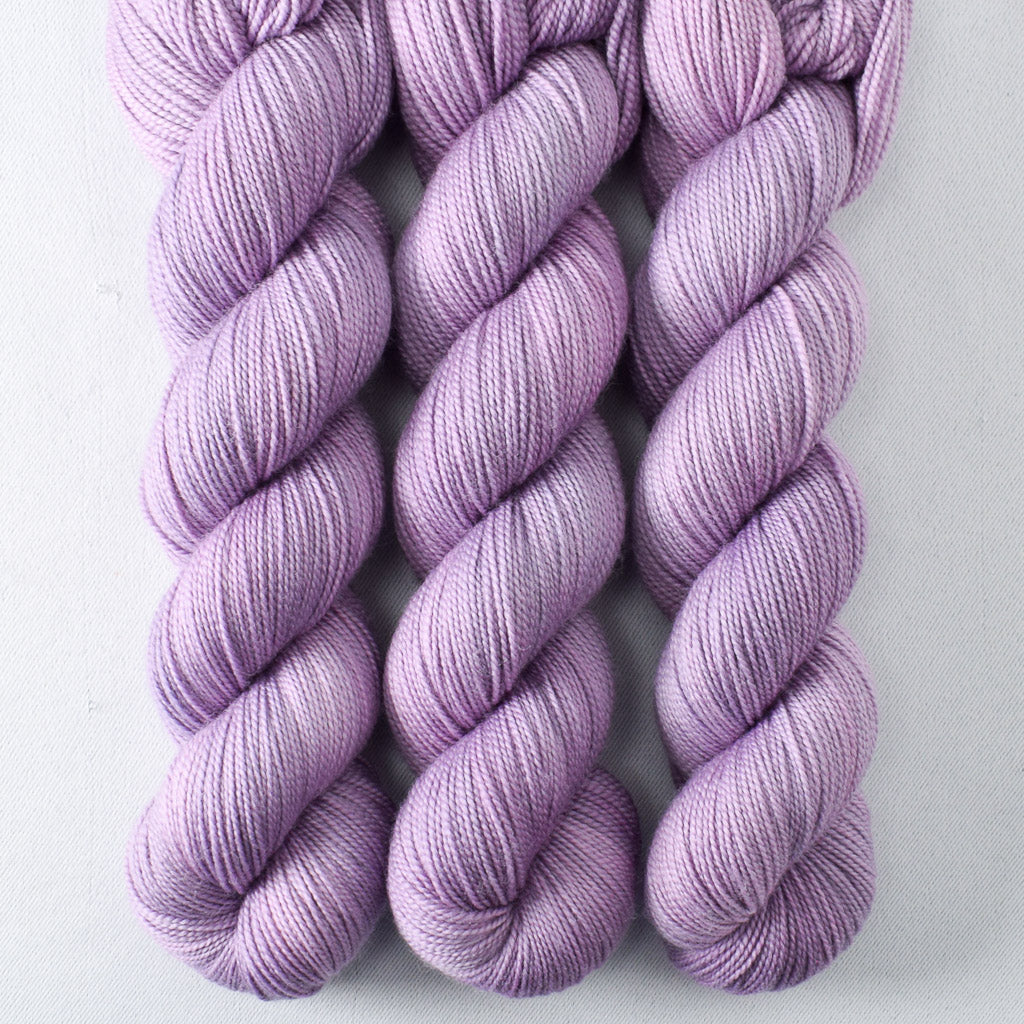 Alnath - Miss Babs Yummy 2-Ply superwash Merino wool yarn
