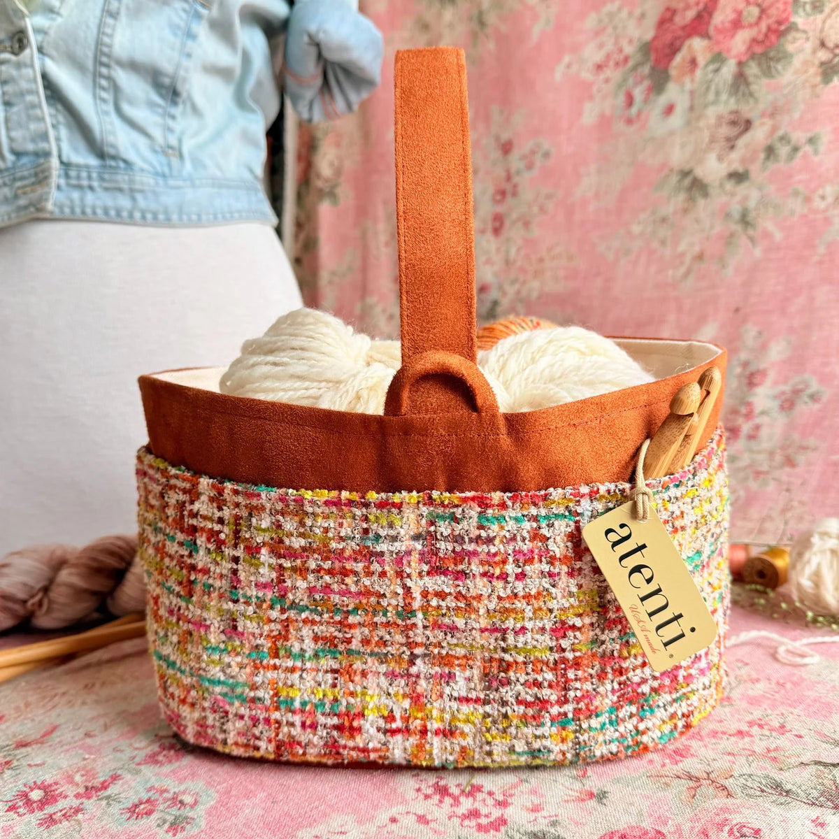 Atenti - Daphne Caddy