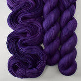 Bearded Iris - Miss Babs Yummy 2-Ply yarn
