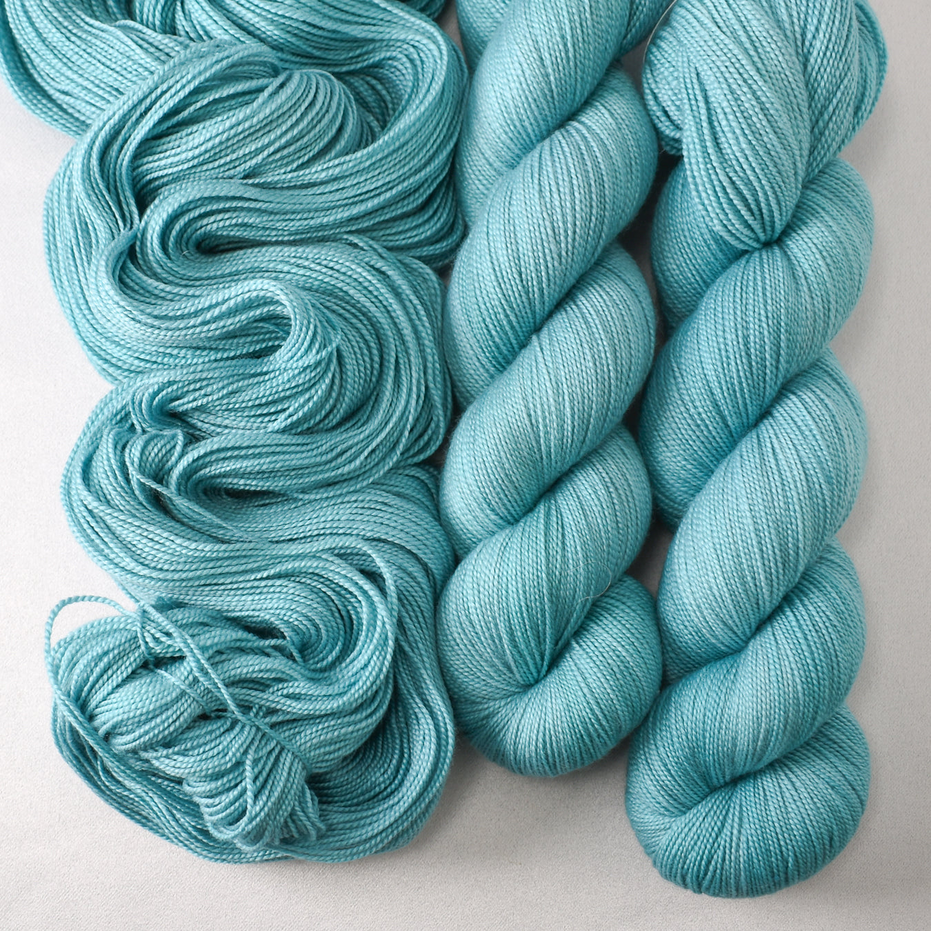 Blue Parakeet - Miss Babs Avon yarn