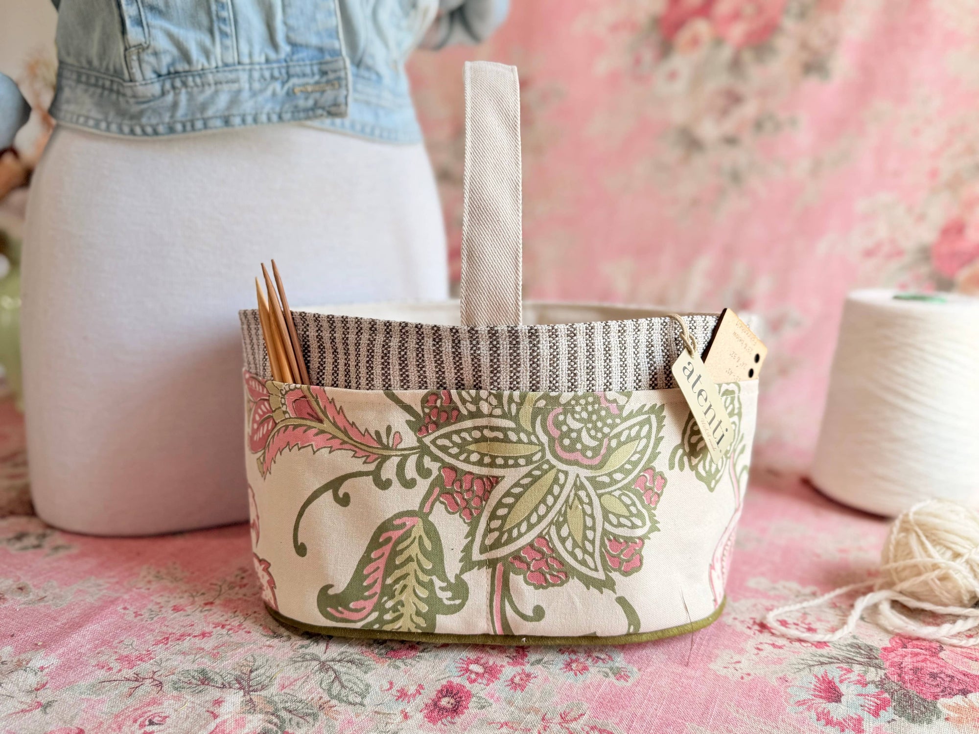 Atenti - Rosalie Caddy