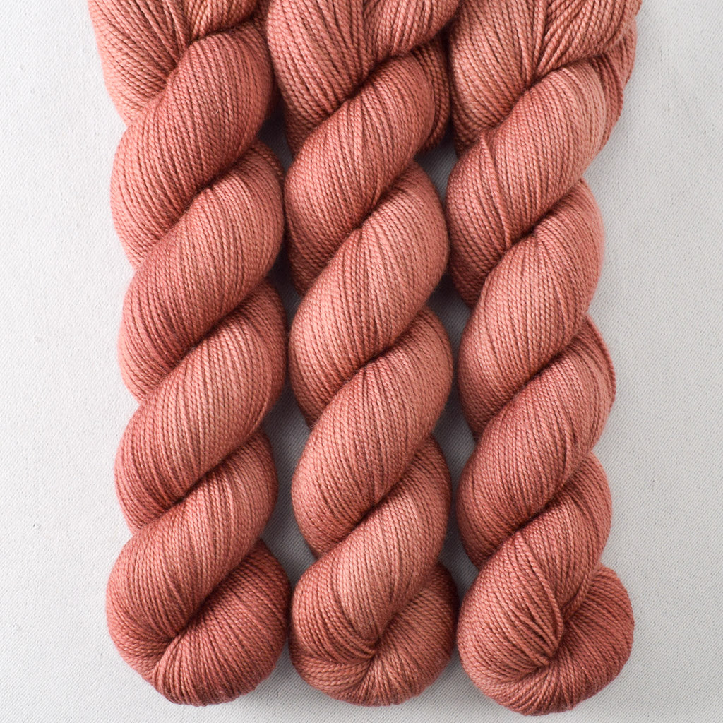 Chimayo - Miss Babs Yummy 2-Ply superwash Merino wool yarn
