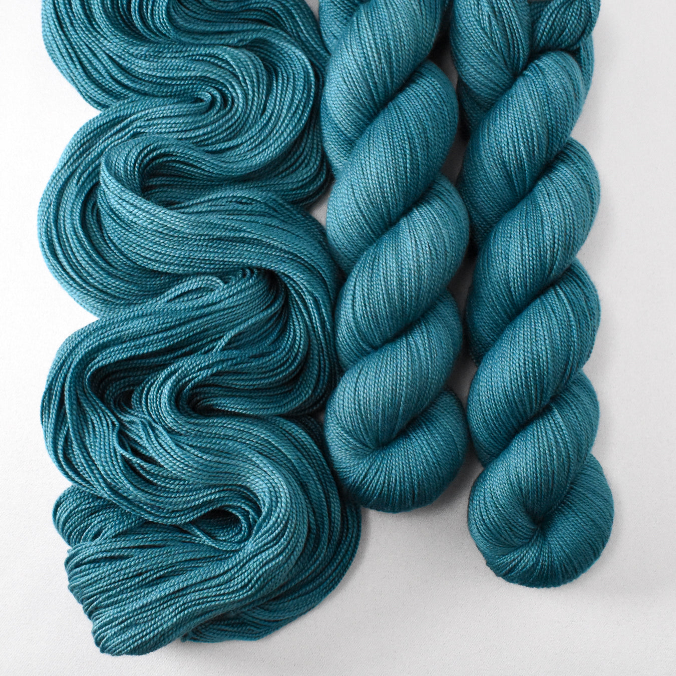 Dark Aquarius - Miss Babs Avon yarn