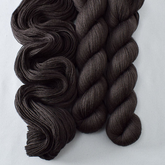 Dark Pegasus - Miss Babs Katahdin 437 yarn