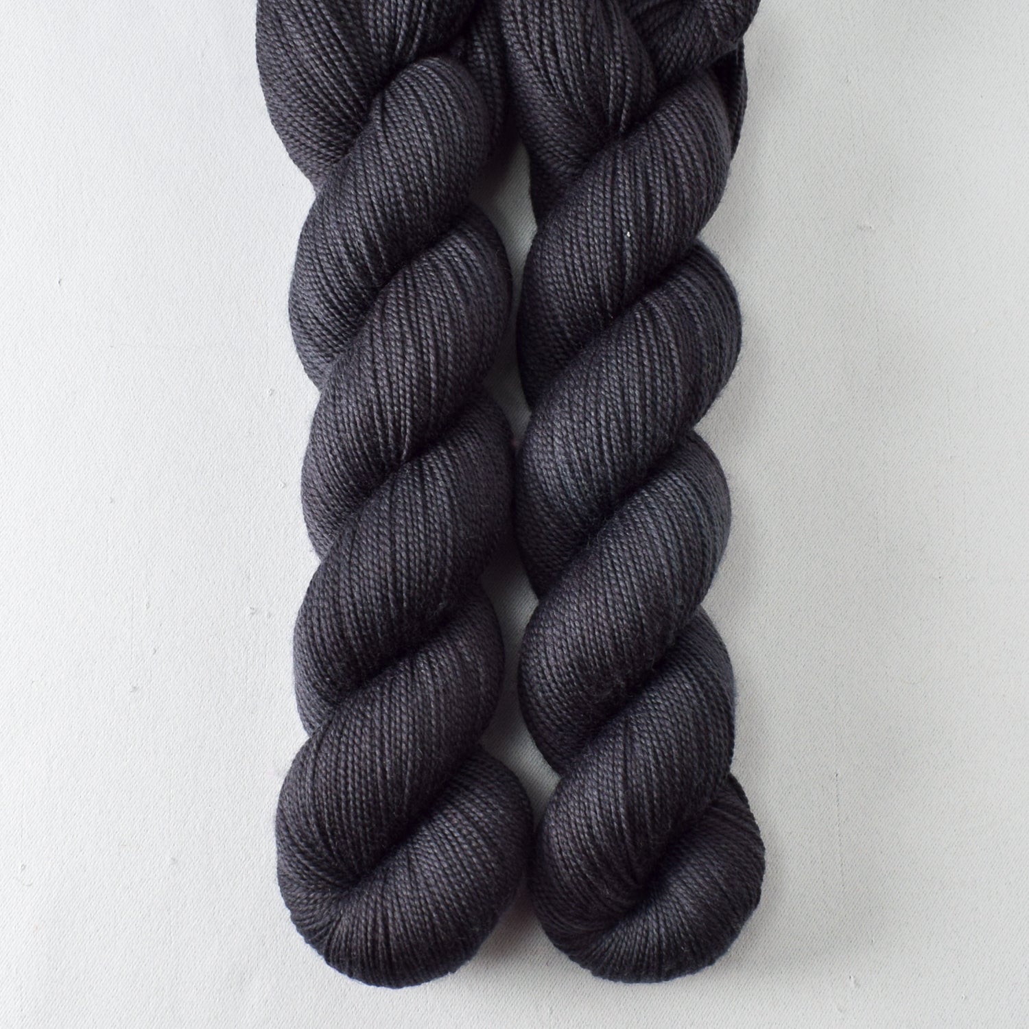 Draconis - Miss Babs Yummy 2-Ply superwash Merino wool yarn