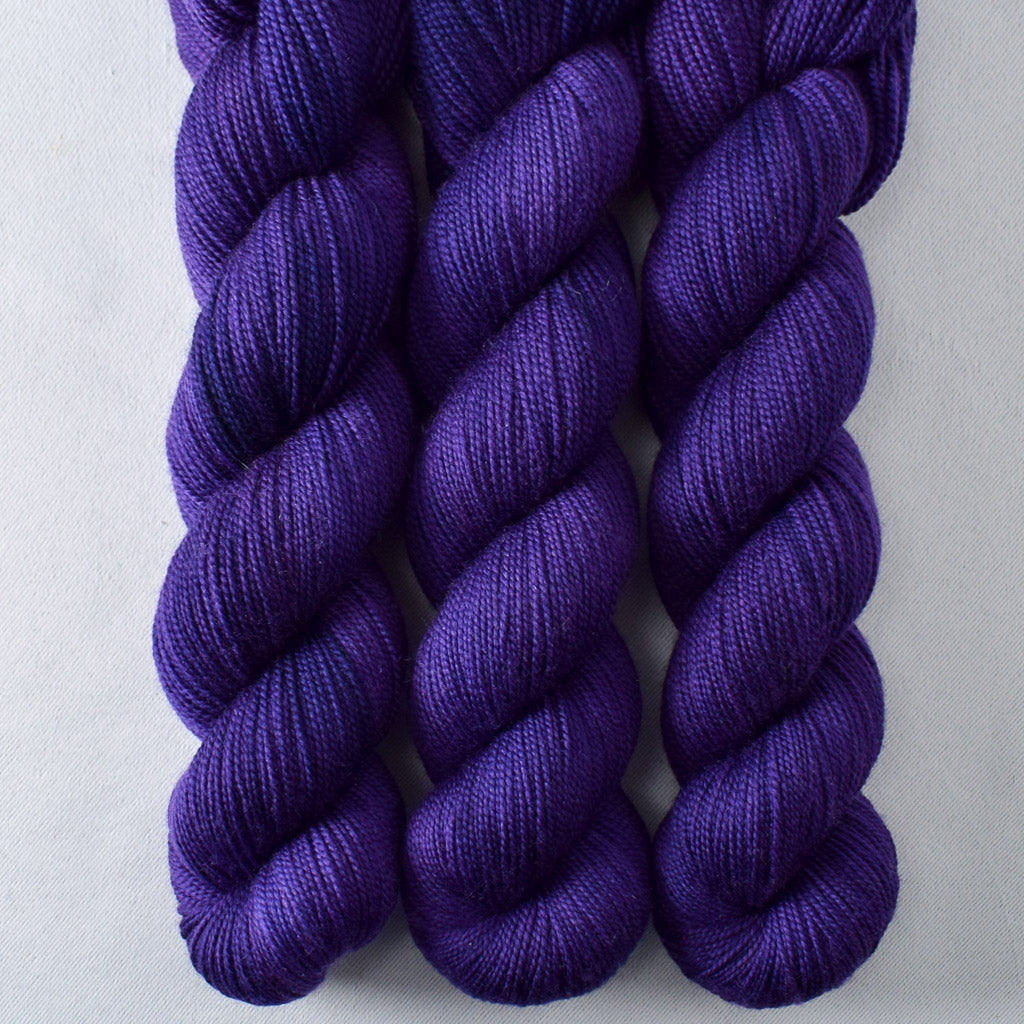 Dutch Iris 1 - Miss Babs Yummy 2-Ply superwash Merino wool yarn