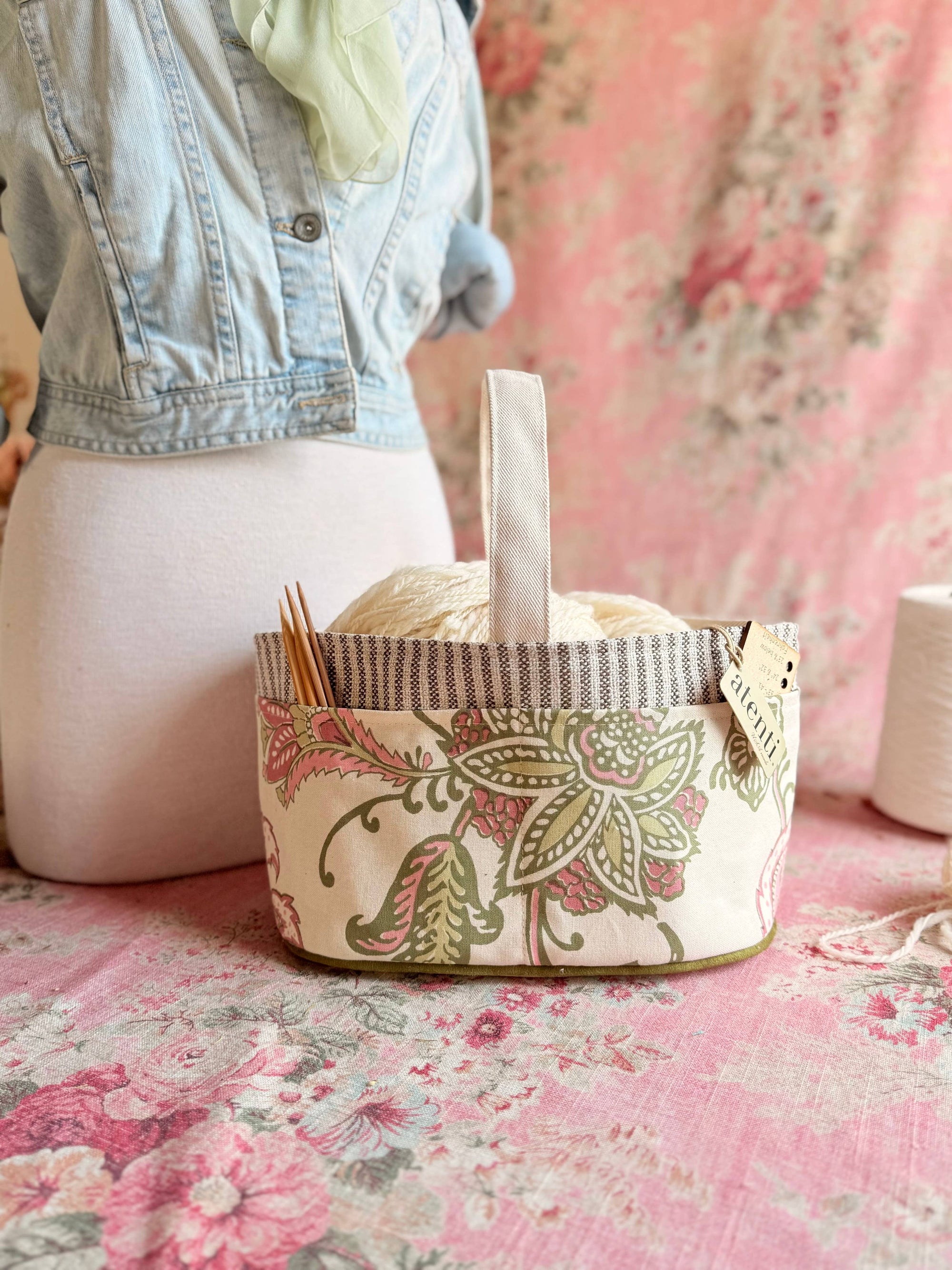 Atenti - Rosalie Caddy