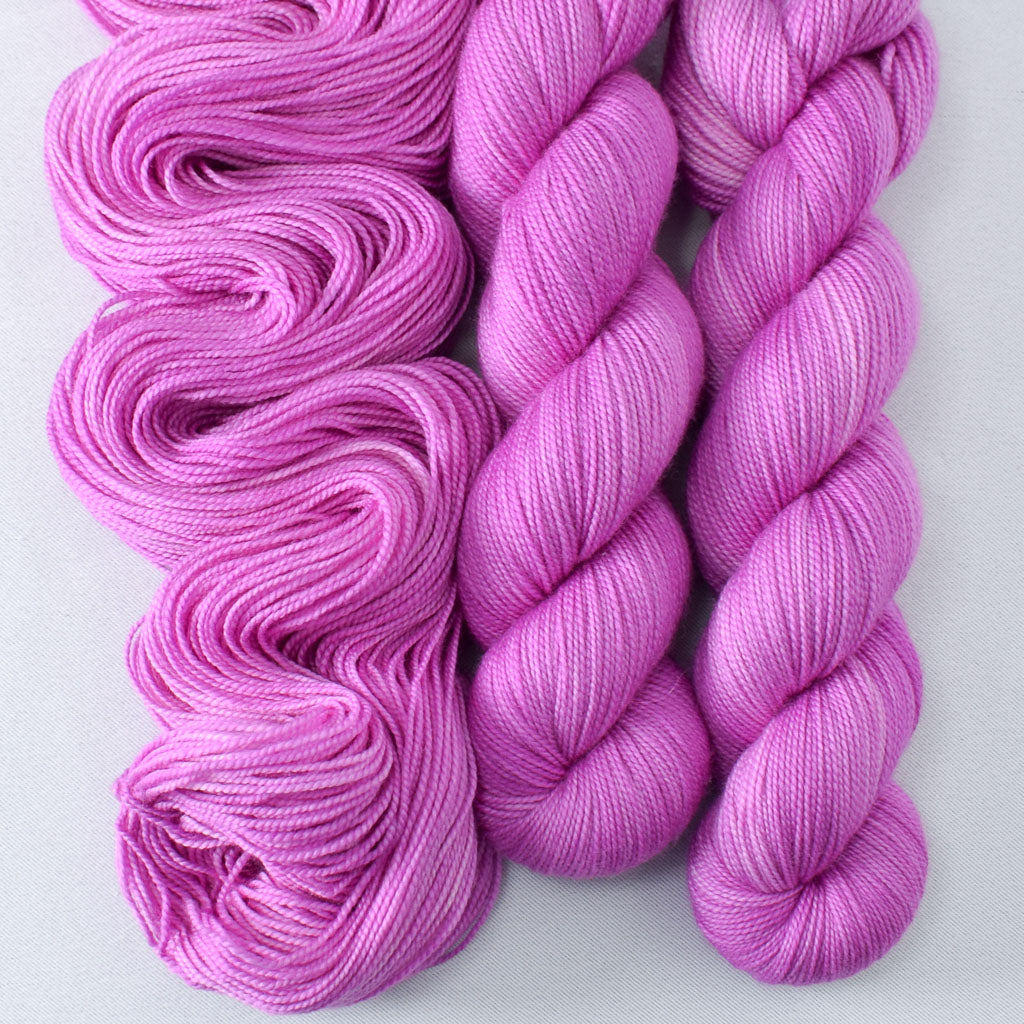 Ergosphere - Miss Babs Yummy 2-Ply superwash Merino wool yarn