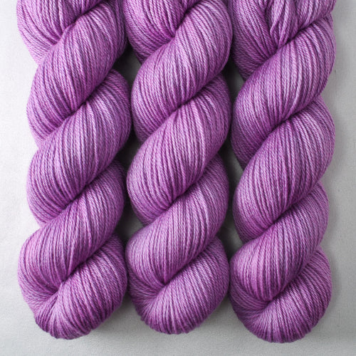 Glimmer - Miss Babs Killington 350 yarn