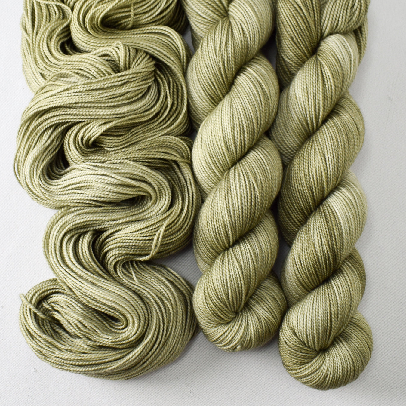 Greenleaf - Miss Babs Yummy 2-Ply superwash Merino wool yarn