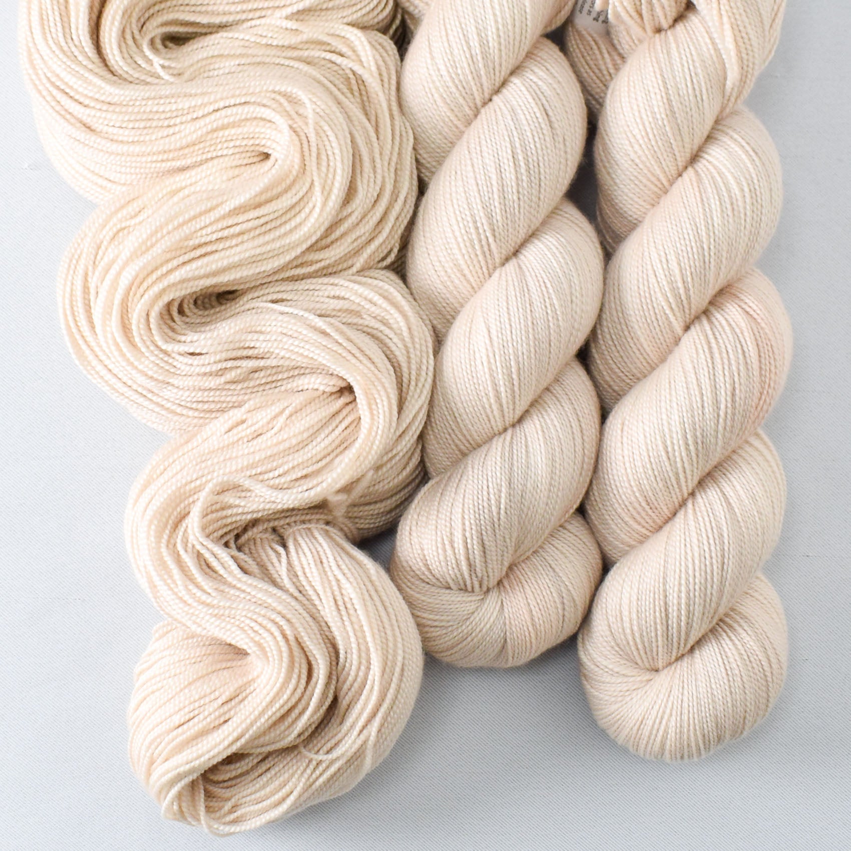 Hapuna - Miss Babs Avon yarn