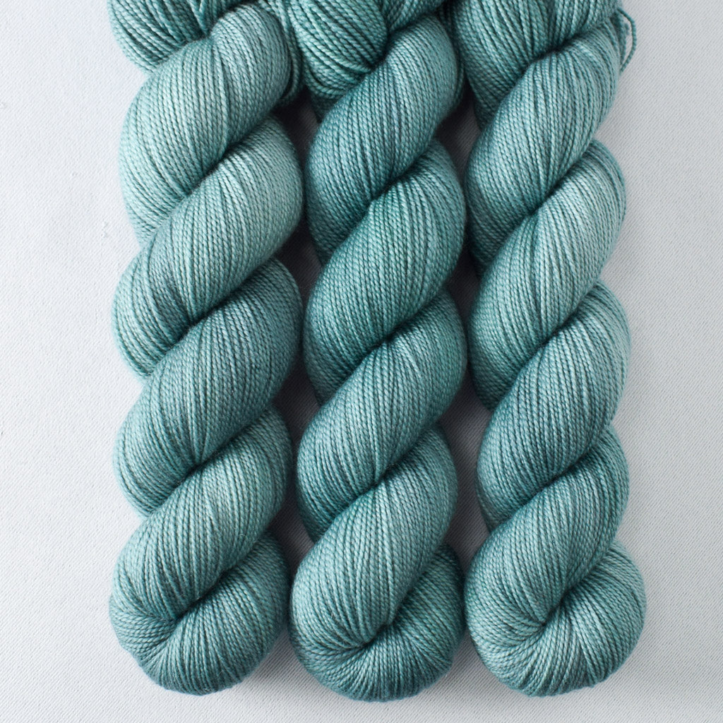 Heron - Miss Babs Yummy 2-Ply superwash Merino wool yarn