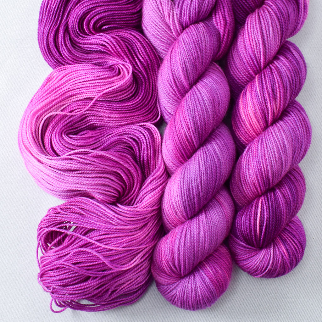 Impatiens - Miss Babs Yummy 2-Ply superwash Merino wool yarn