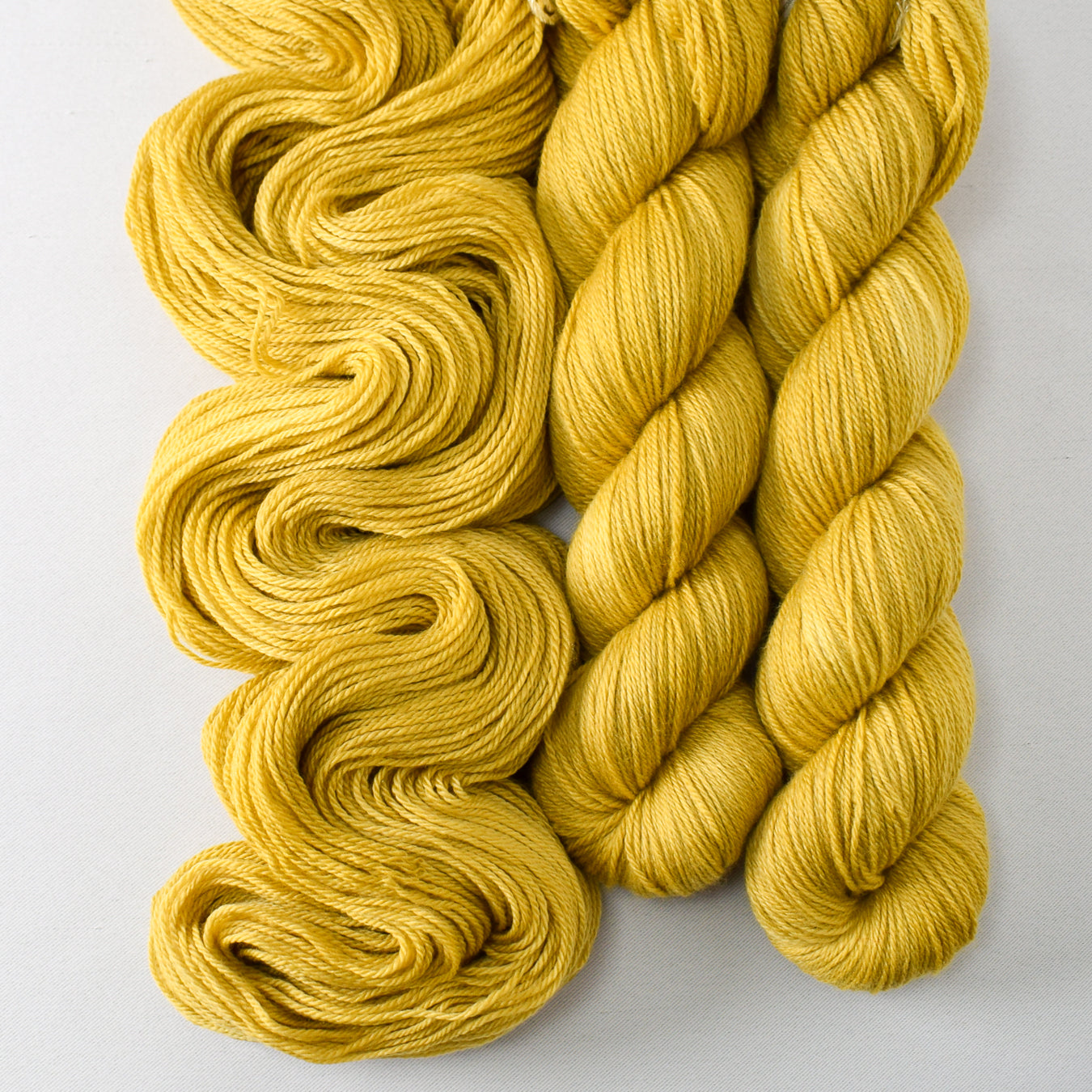 Isfahan - Miss Babs Caroline yarn