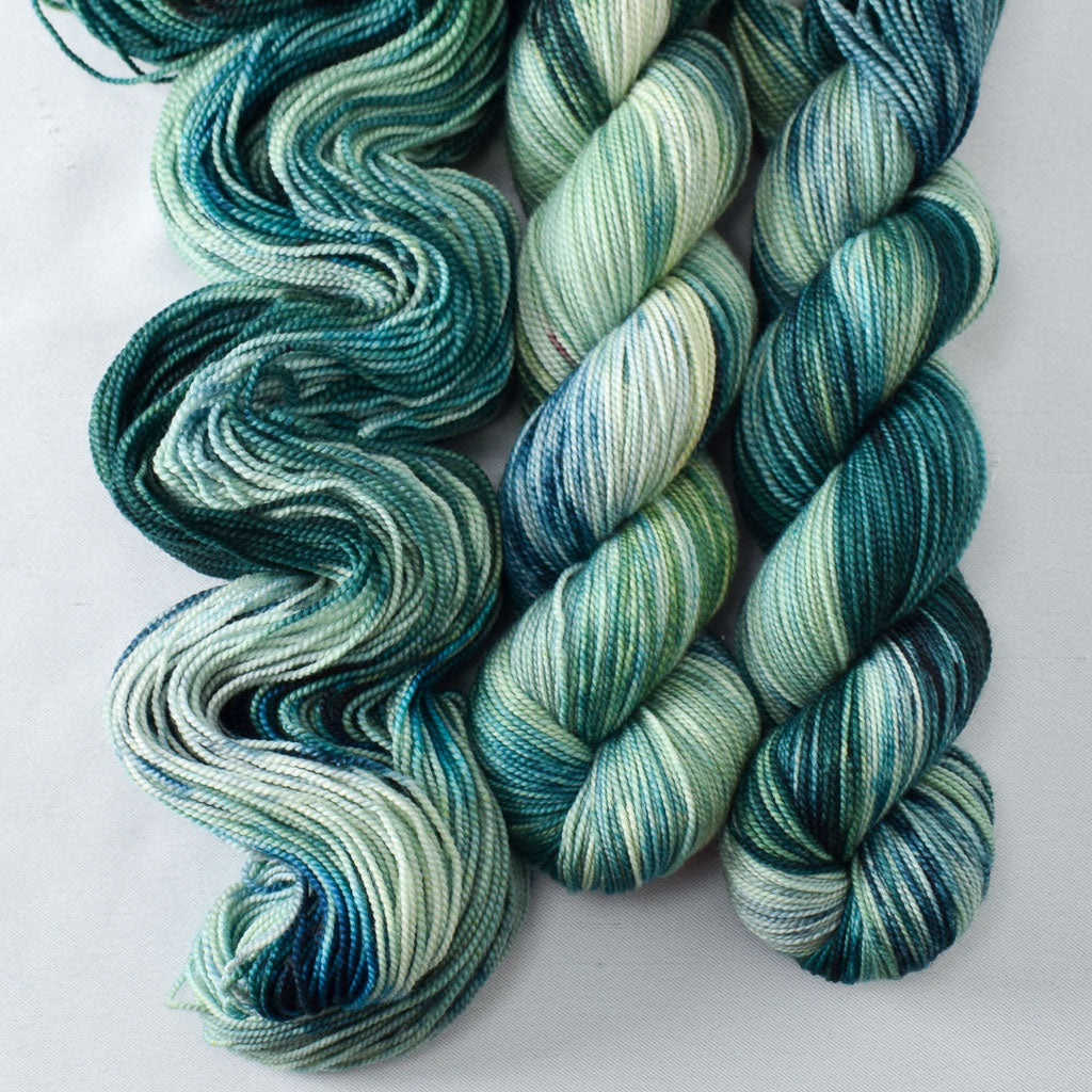 Lakeside - Miss Babs Yummy 2-Ply superwash Merino wool yarn