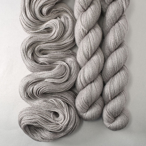 Oyster - Miss Babs Yet yarn
