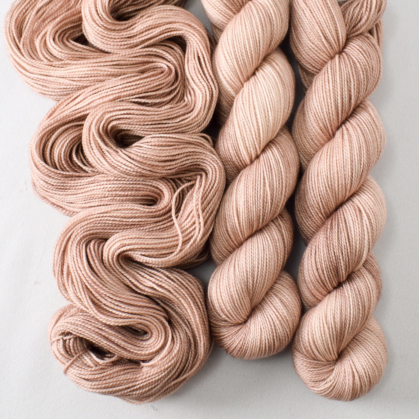 Salamanazar - Miss Babs Yummy 2-Ply superwash Merino wool yarn