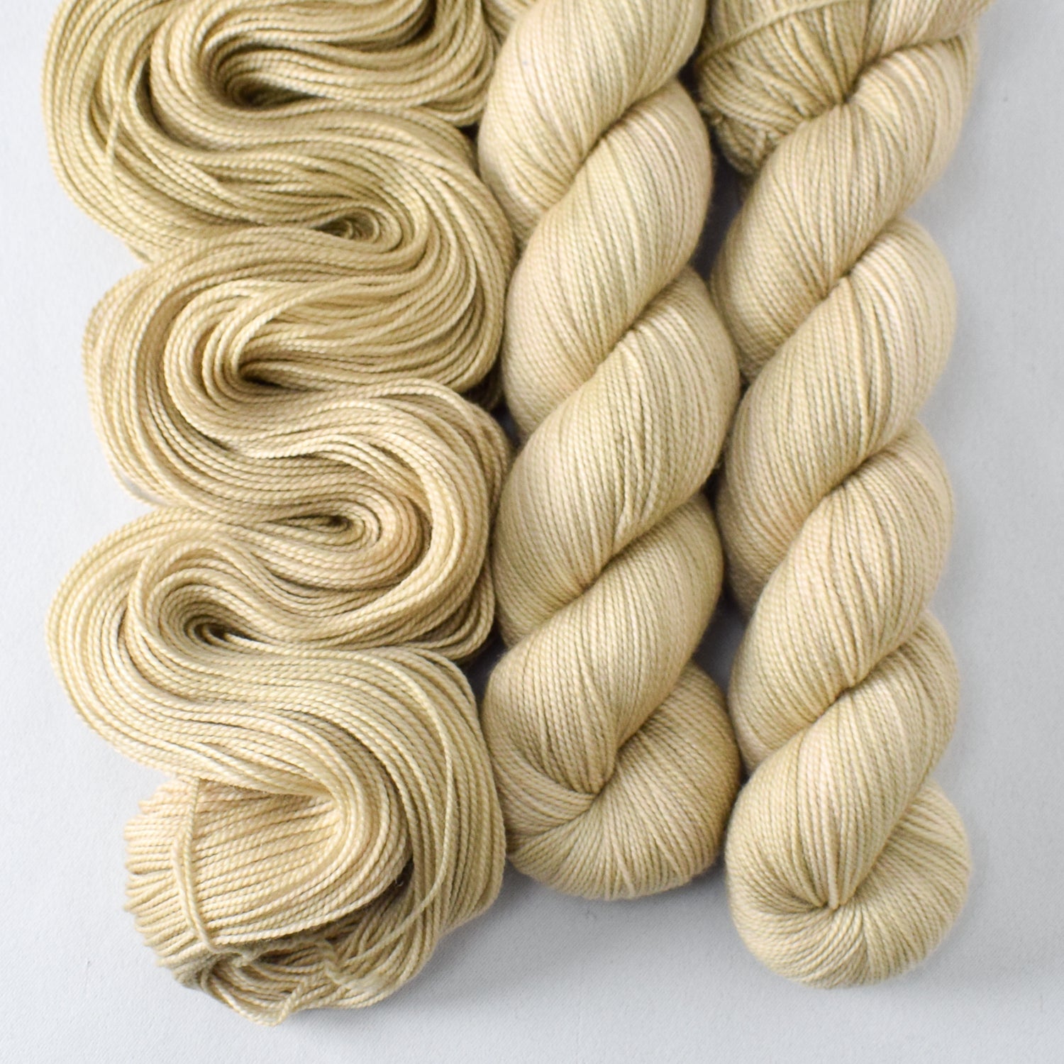 Sandbank - Miss Babs Yummy 2-Ply superwash Merino wool yarn