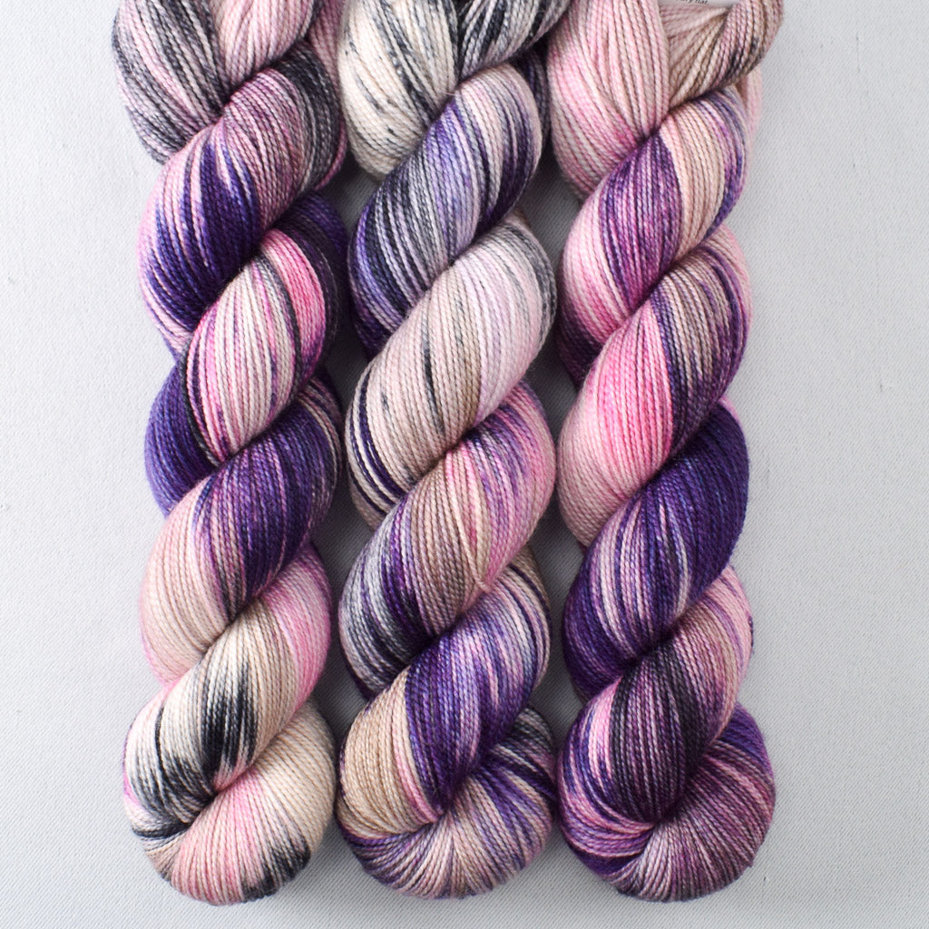 Surpriza - Miss Babs Yummy 2-Ply superwash Merino wool yarn