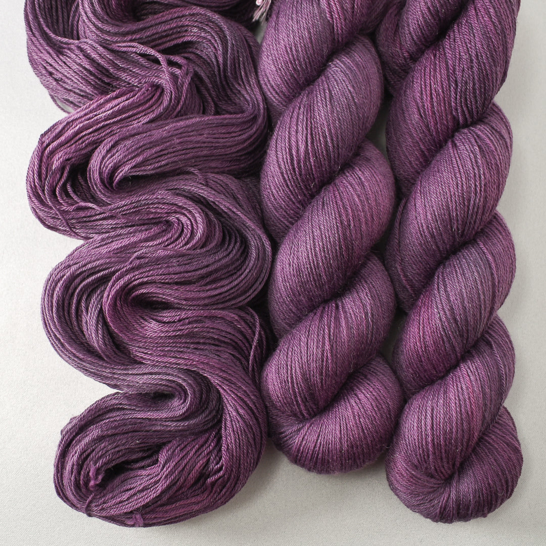 Tulipa - Miss Babs Tarte yarn