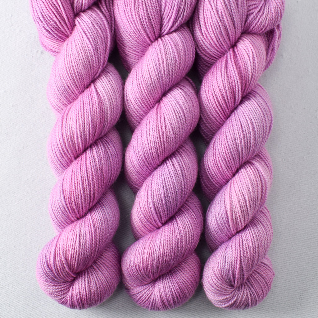 Abendrosa - Miss Babs Yummy 2-Ply superwash Merino wool yarn