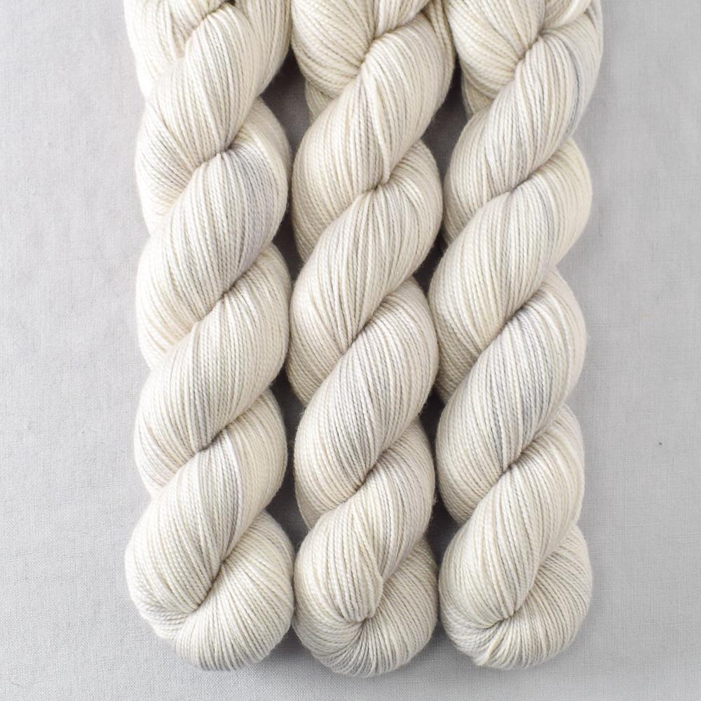 Alpine - Miss Babs Yummy 2-Ply superwash Merino wool yarn