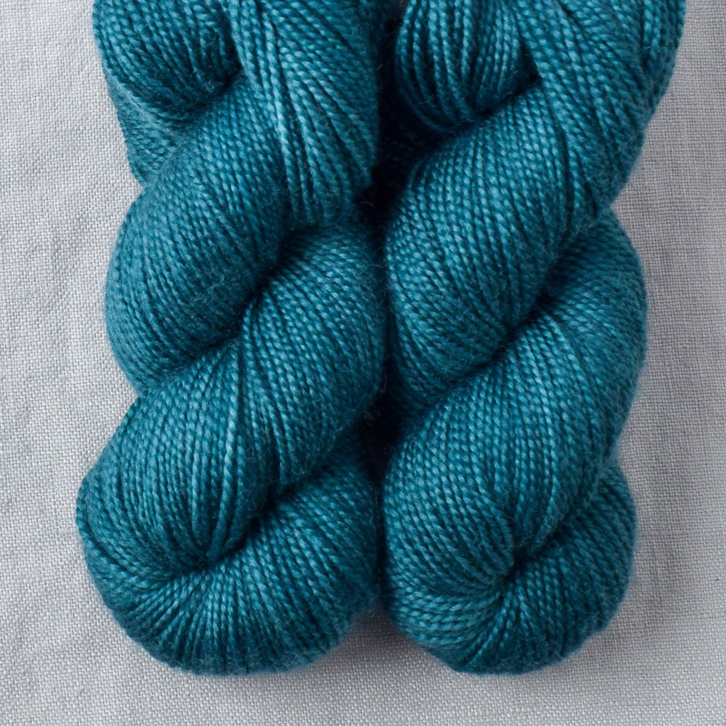 Aquarius - Miss Babs Yummy 2-Ply Toes superwash Merino wool yarn